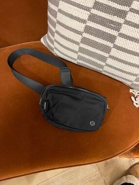 lululemon athletica Black Compact Belt Bag